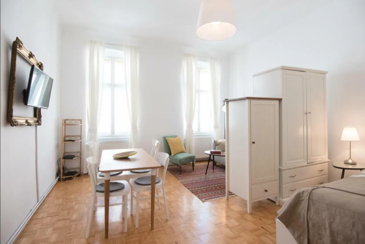 Lovely Apartments In A Quiet Area Close To The City Center Vienna